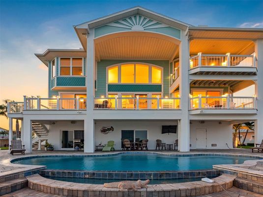 Exterior, Pool