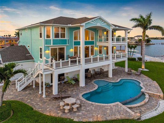 Exterior, Pool, Water