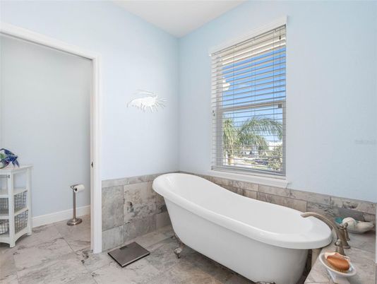 Bathroom, Free Standing Baths, Interior