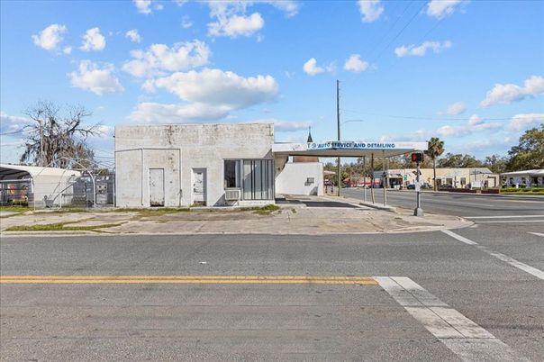 Exterior, Facade, None