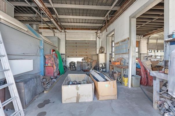 Garage, Interior
