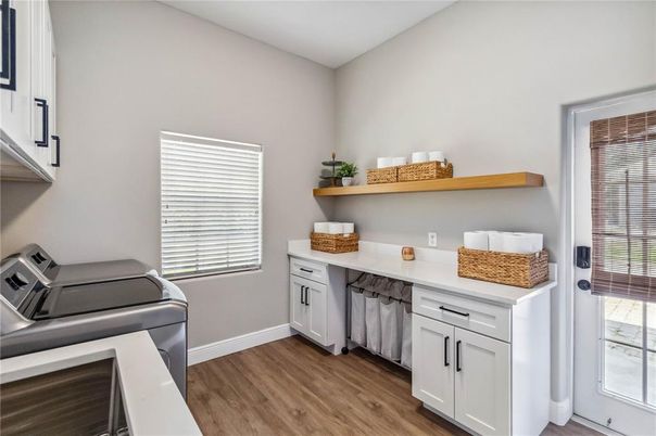 Interior, Washer, Wood Texture Flooring