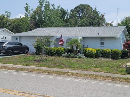 Attached, Exterior, Facade, Ranch