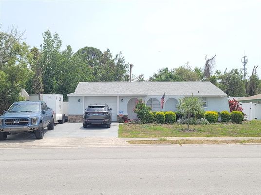 Attached, Exterior, Facade, Ranch