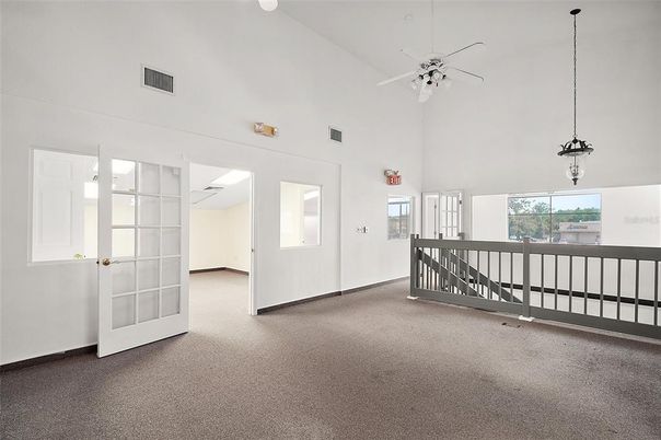 Empty room, Interior, Pendant Lights