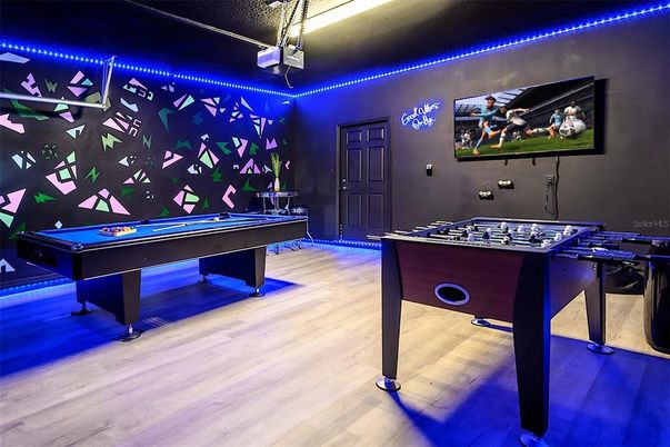 Billiard Table, Game Room, Interior, Wood Texture Flooring