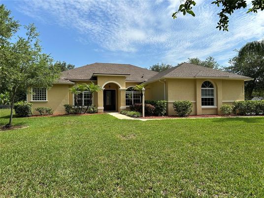 Backyard, Exterior, Facade, Ranch