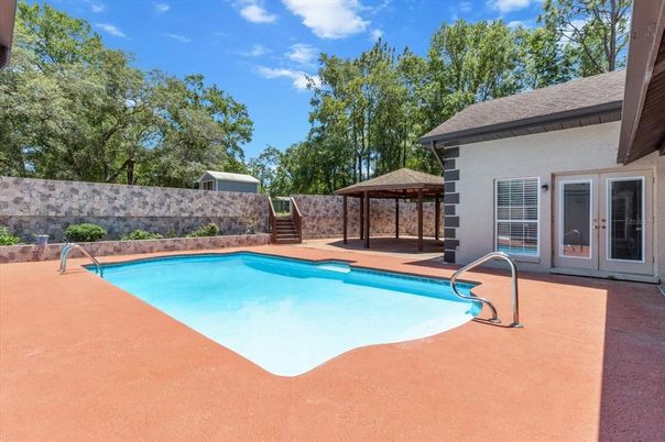 Exterior, Pool