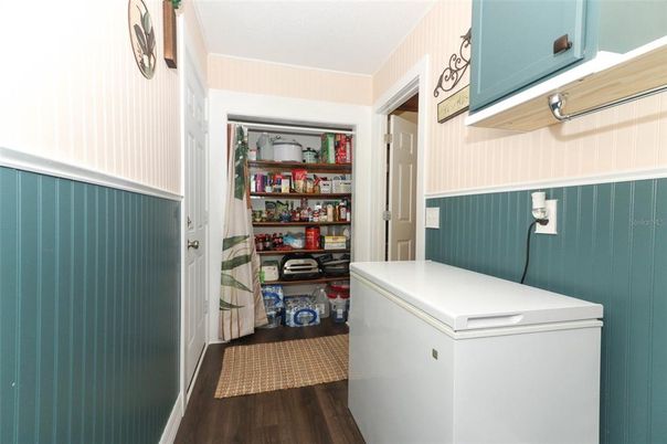 Interior, Utility Closets, Washer, Wood Texture Flooring