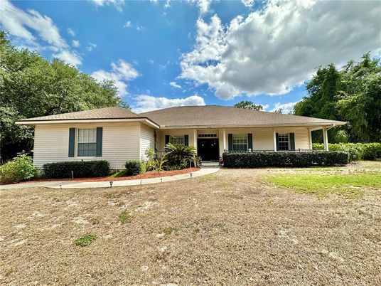 Backyard, Exterior, Facade, Ranch