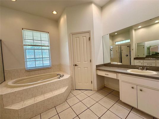 Bathroom, Dual Sink Vanities, Interior, Recessed Lighting