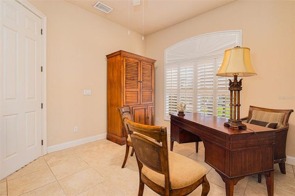 Home Office, Interior