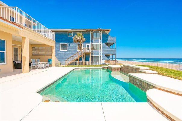 Exterior, Pool, Water