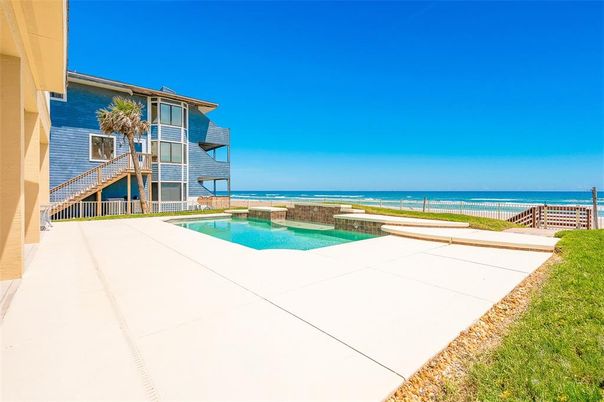Exterior, Pool, Water