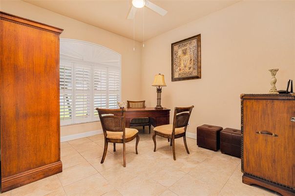 Home Office, Interior