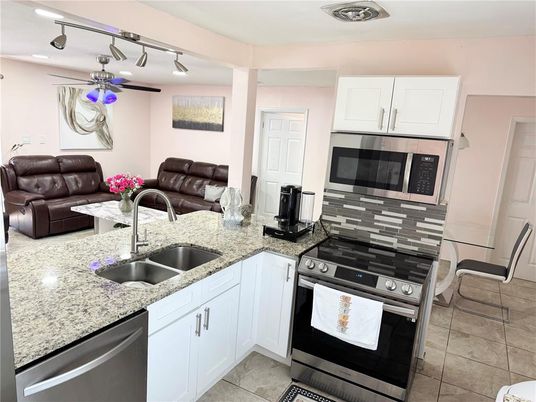 Interior, Kitchen, Living room, Stainless Steel Appliances