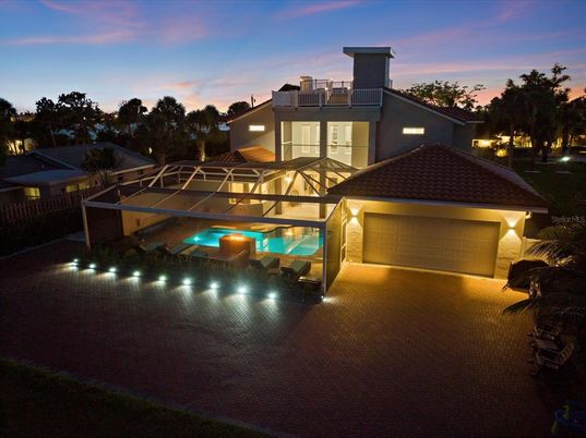 Attached, Exterior, Facade, Pool, Modern