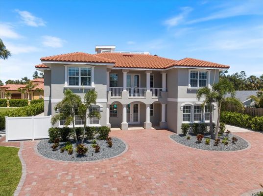 Exterior, Facade, Mediterranean