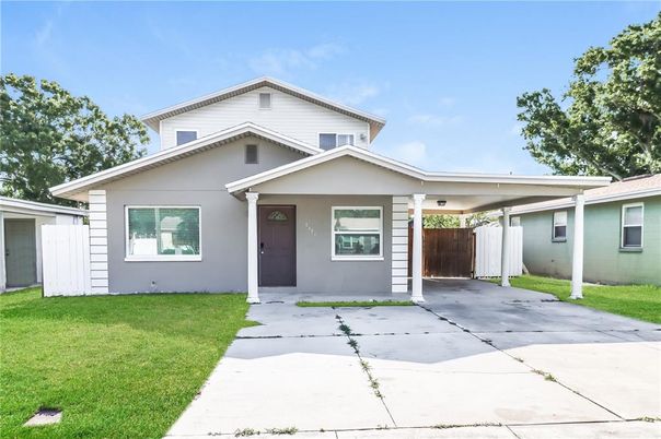 Exterior, Facade, American Craftsman