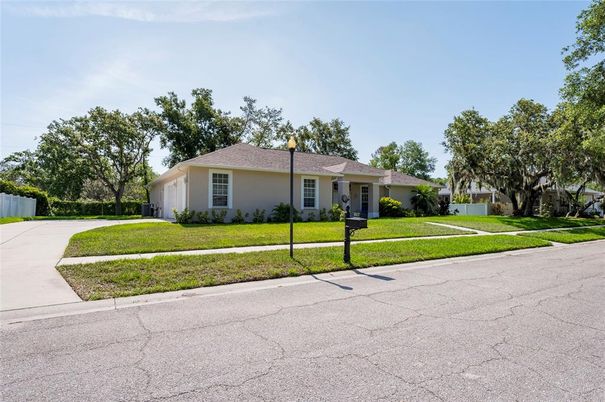 Exterior, Facade, Ranch
