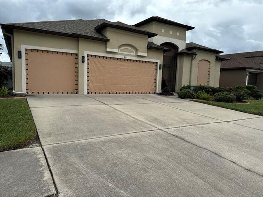Attached, Exterior, Facade, Mediterranean