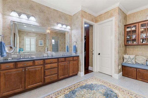 Bathroom, Dual Sink Vanities, Interior