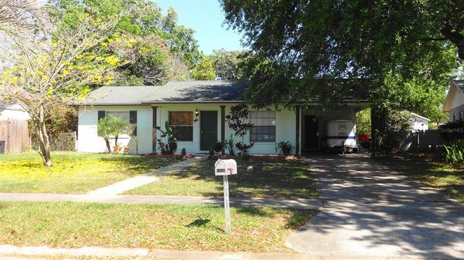 Exterior, Facade, Ranch