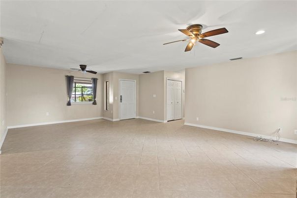 Empty room, Interior, Recessed Lighting