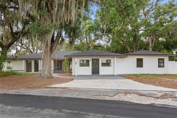 Exterior, Facade, Ranch