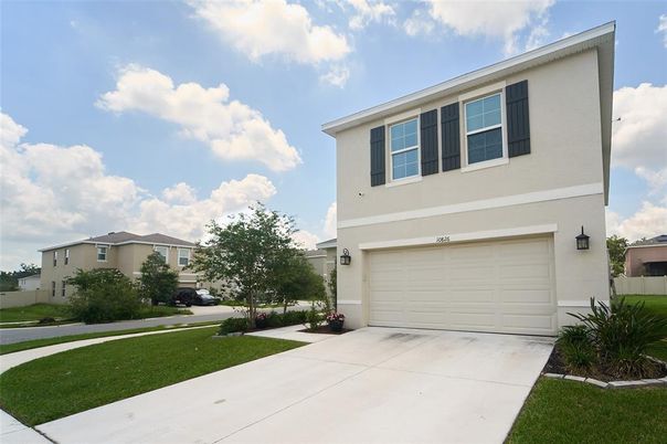 Attached, Exterior, Facade, Modern