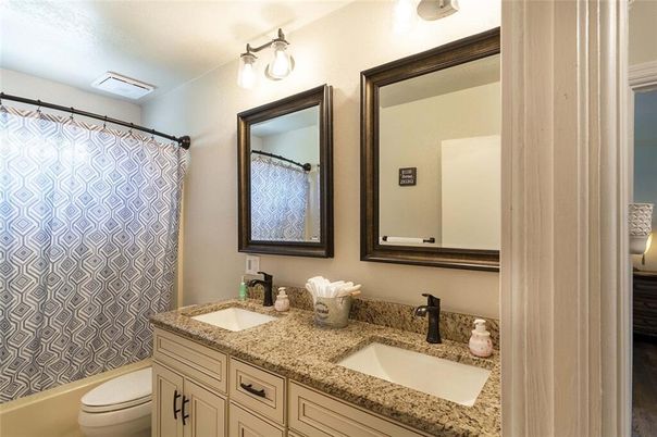 Bathroom, Dual Sink Vanities, Interior