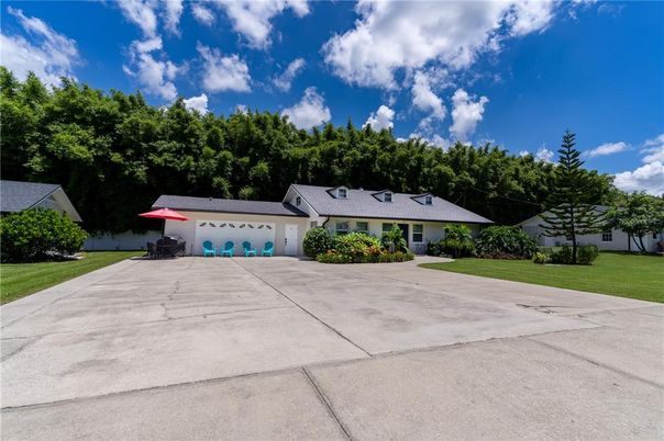 Attached, Exterior, Facade, Ranch