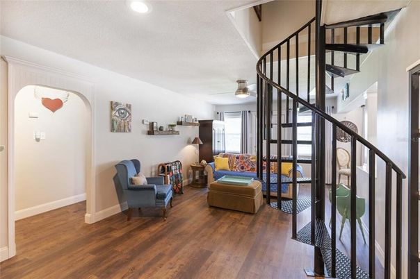 Interior, Recessed Lighting, Wood Texture Flooring