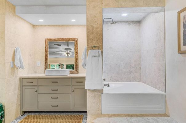 Bathroom, Interior, Recessed Lighting