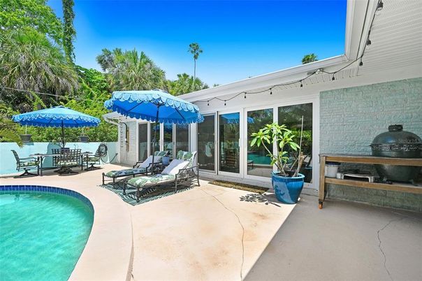 Exterior, Pool