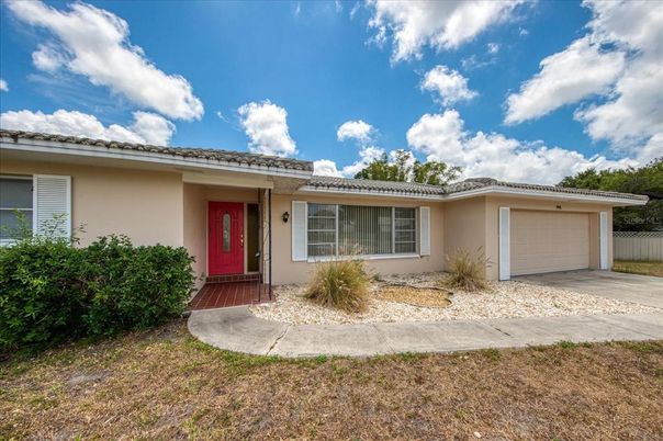 Attached, Exterior, Facade, Ranch