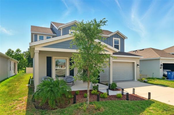 Attached, Exterior, Facade, American Craftsman