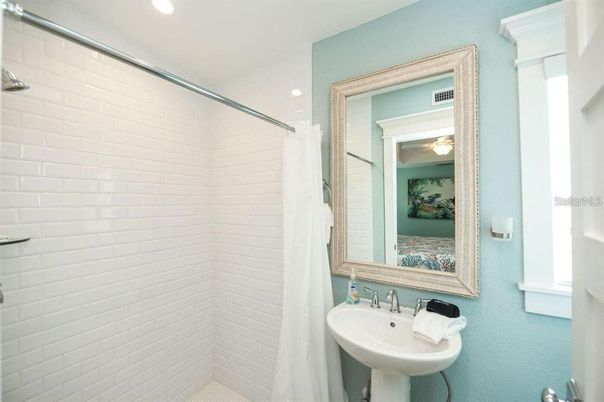 Bathroom, Interior, Recessed Lighting