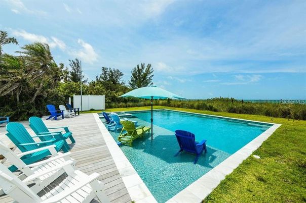 Exterior, Pool, Water