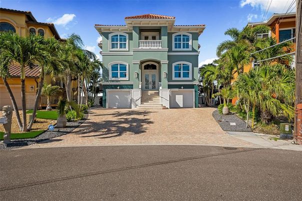 Attached, Exterior, Facade, Mediterranean