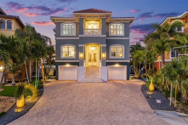 Attached, Exterior, Facade, Mediterranean
