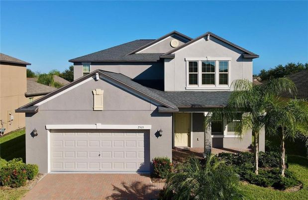Attached, Exterior, Facade, American Craftsman
