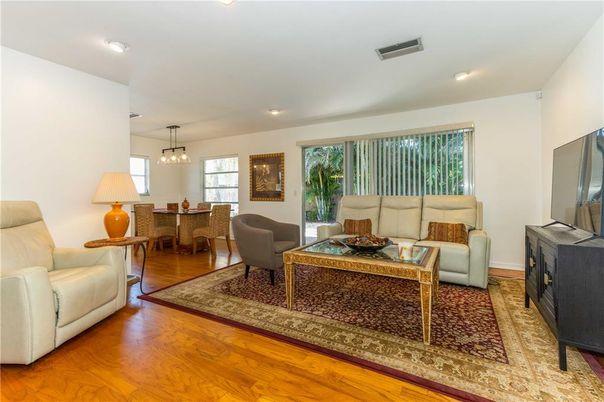 Chandelier, Dining room, Interior, Living room, Recessed Lighting, Wood Texture Flooring