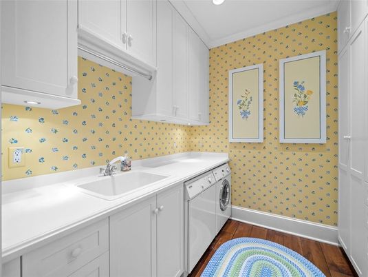 Interior, Recessed Lighting, Washer, Wood Texture Flooring