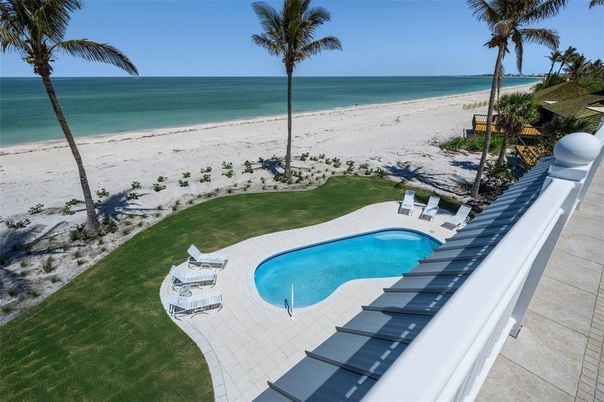 Exterior, Pool, Water