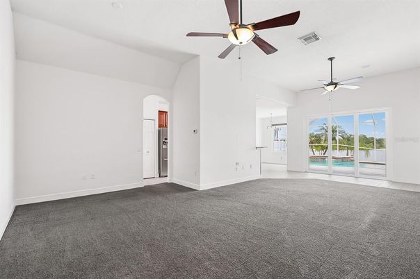Empty room, Interior
