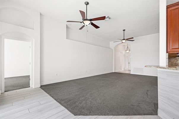 Empty room, Interior