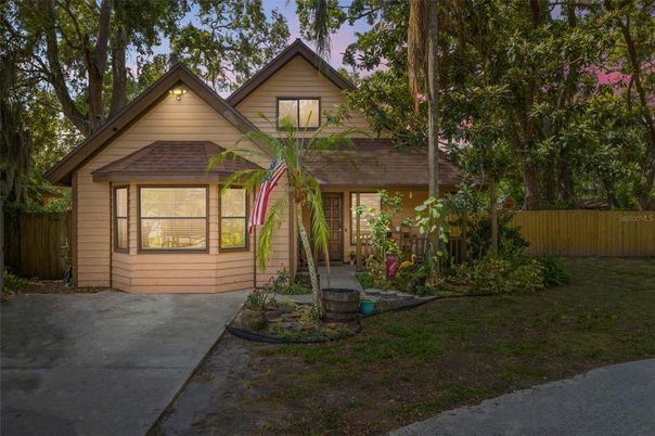Exterior, Facade, American Craftsman