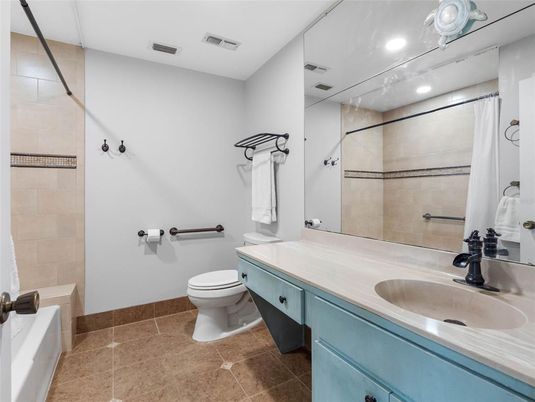 Bathroom, Dual Sink Vanities, Interior, Recessed Lighting
