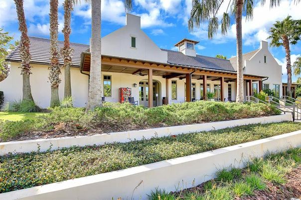 Exterior, Facade, Ranch